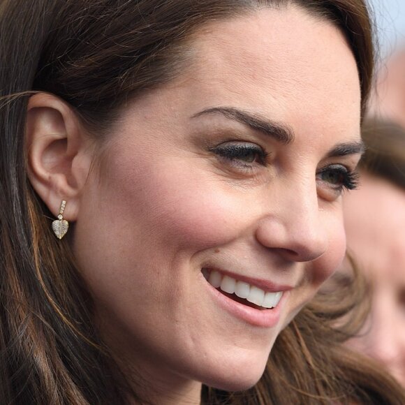RepliKate of Kate Middleton's Heart Earrings - Picture 2 of 5